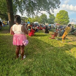 Meet your Posher, Dovia